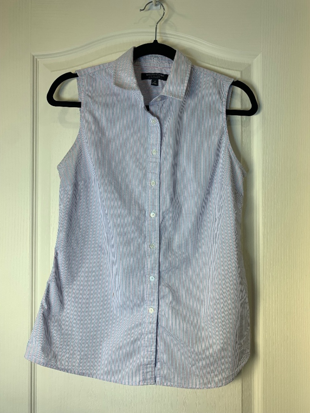 Banana Republic Riley Tailored Fit Sleeveless Button-Up Shirt Size 4 Blue Pink S
